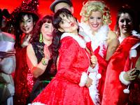 Holiday on Heels  A Christmas Cabaret, avec la troupe Burlesque Moulin, Les Teasettes et les Elèves de l'atelier à Tease