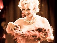 A Christmas Cabaret  Holiday on Heels : La Revue de fin d'année de Burlesque Moulin