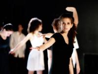 L'été  les élèves de l’option Art Danse et de l’UNSS Danse Présentent “L’ETE“ librement inspiré du texte d’Albert Camus : “La mer au plus près“